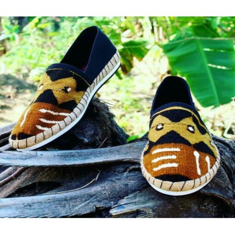 Chaussure motif jaune noir