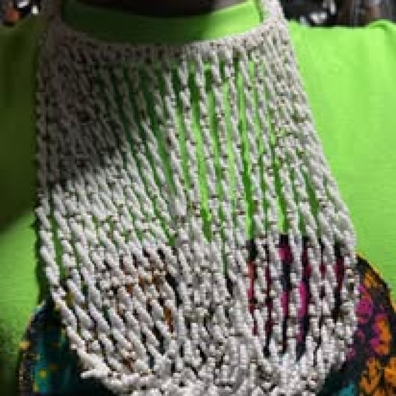 Collier de perles blanc